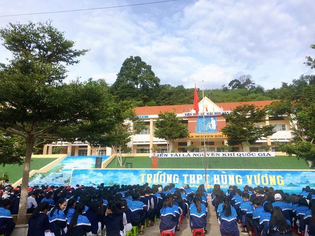 Ngôi trường ở Lâm Đồng có cầu thang 'sống ảo' hút dân mạng - ảnh 4