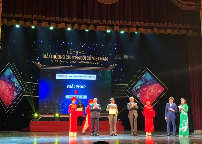 MobiFone nhận giải thưởng 'Doanh nghiệp chuyển đổi số xuất sắc' - ảnh 1