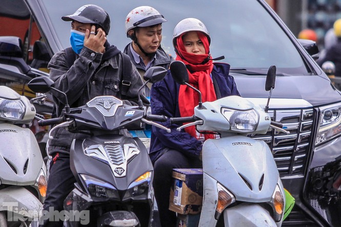Hà Nội đón không khí lạnh: 'Đã nghe rét mướt luồn trong gió' - ảnh 1