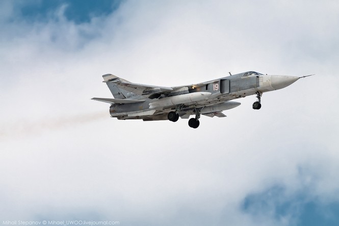 Cận cảnh cường kích Su-24 khiến hải quân Mỹ thất thần - ảnh 11