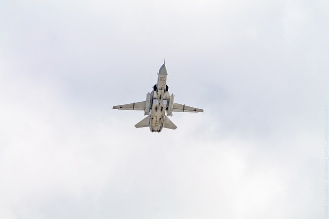 Cận cảnh cường kích Su-24 khiến hải quân Mỹ thất thần - ảnh 12