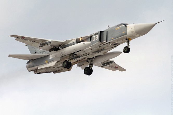 Cận cảnh cường kích Su-24 khiến hải quân Mỹ thất thần - ảnh 1