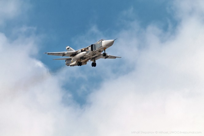 Cận cảnh cường kích Su-24 khiến hải quân Mỹ thất thần - ảnh 5