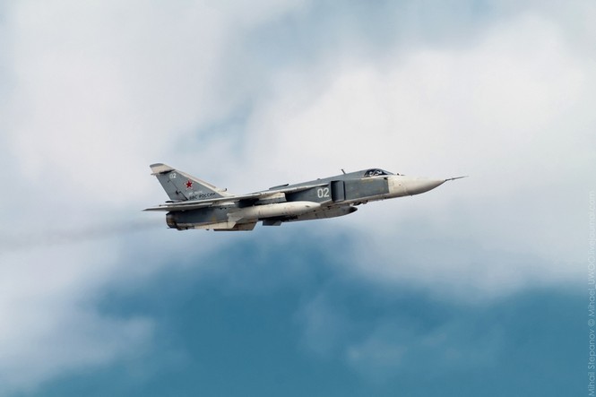 Cận cảnh cường kích Su-24 khiến hải quân Mỹ thất thần - ảnh 9