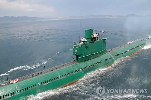 Kim Jong-un chỉ đạo đơn vị tàu ngầm sẵn sàng chiến đấu - ảnh 1