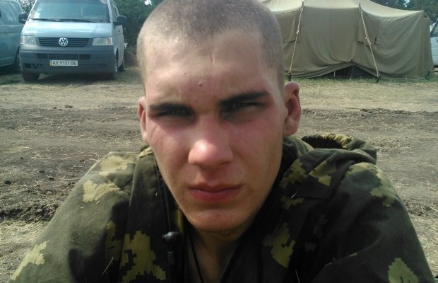 Ukraine công bố hình ảnh ‘10 lính dù Nga' bị bắt giữ - ảnh 1