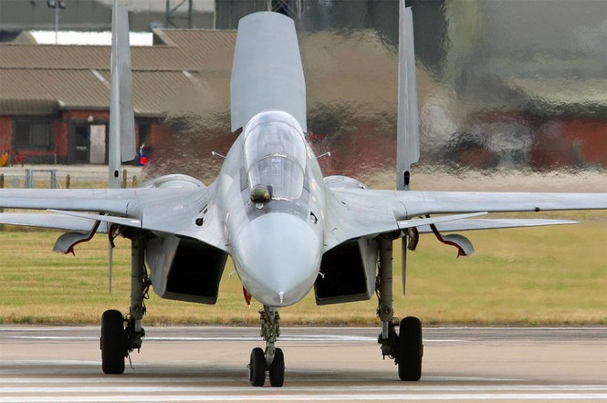 Su-30MKI Ấn Độ bay ngàn dặm tới Anh đọ sức cùng Typhoon - ảnh 1