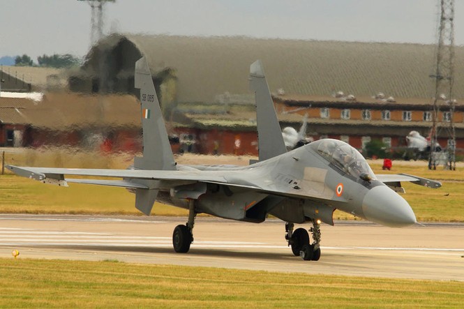 Su-30MKI Ấn Độ bay ngàn dặm tới Anh đọ sức cùng Typhoon - ảnh 5