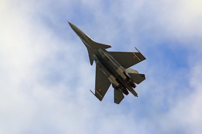 Su-30MKI Ấn Độ bay ngàn dặm tới Anh đọ sức cùng Typhoon - ảnh 7