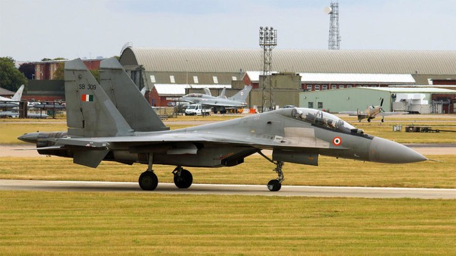 Su-30MKI Ấn Độ bay ngàn dặm tới Anh đọ sức cùng Typhoon - ảnh 9