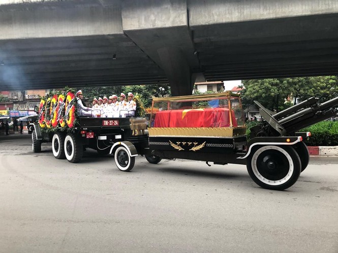 Cỗ linh xa đưa Chủ tịch nước Trần Đại Quang về quê nhà - ảnh 11