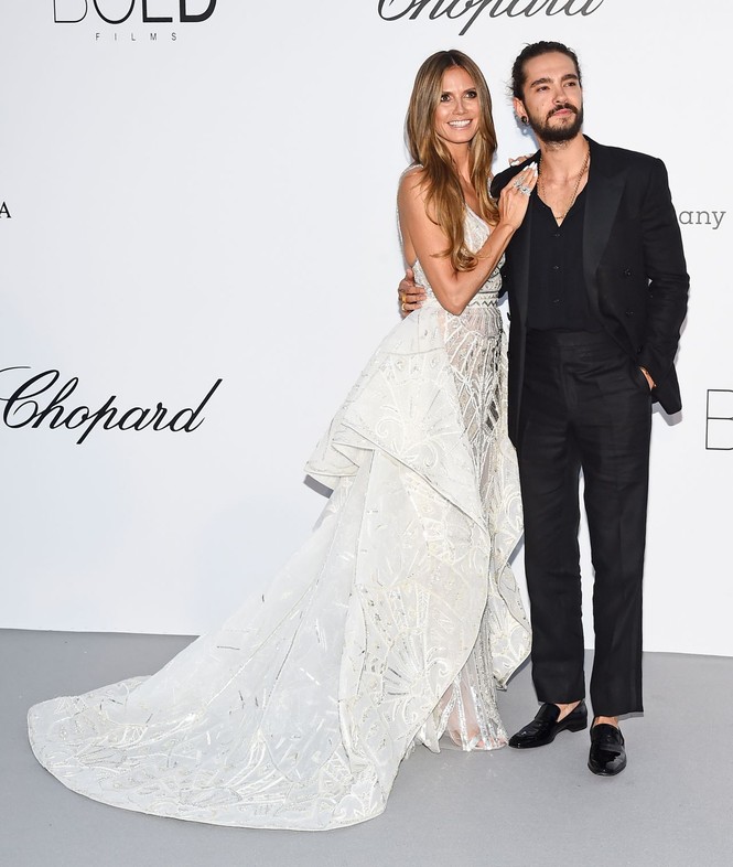 Heidi Klum đầm xẻ quyến rũ, không ngừng ôm hôn 'phi công trẻ' - ảnh 9