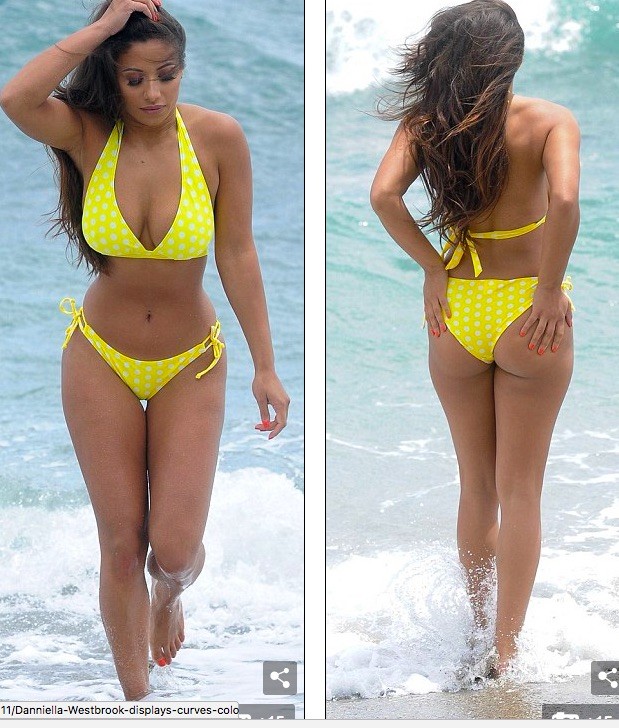 Mỹ nữ ngực khủng Kayleigh Morris nổi bật với bikini bé xíu ở bãi biển - ảnh 9
