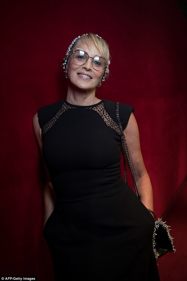 Minh tinh 'Bản năng gốc' Sharon Stone trẻ trung bất ngờ ở tuổi 60 - ảnh 8