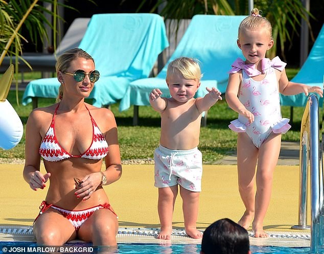 Billie Faiers vóc dáng săn chắc, nóng bỏng đáng ngưỡng mộ - ảnh 3