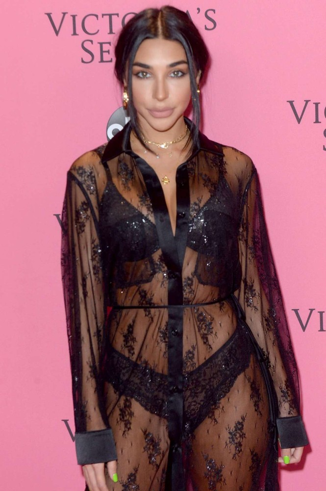 Chân dài 9x Chantel Jeffries khoe thân táo bạo với váy xuyên thấu - ảnh 2