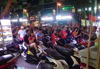 Những cung bậc cảm xúc của CĐV ở chung kết lượt đi AFF Cup - ảnh 3