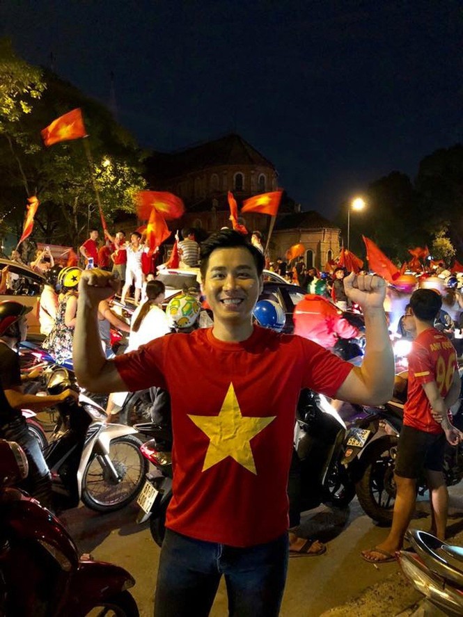 Nghệ sĩ Việt gửi quà đặc biệt 'tiếp lửa' đội tuyển Việt Nam - ảnh 1