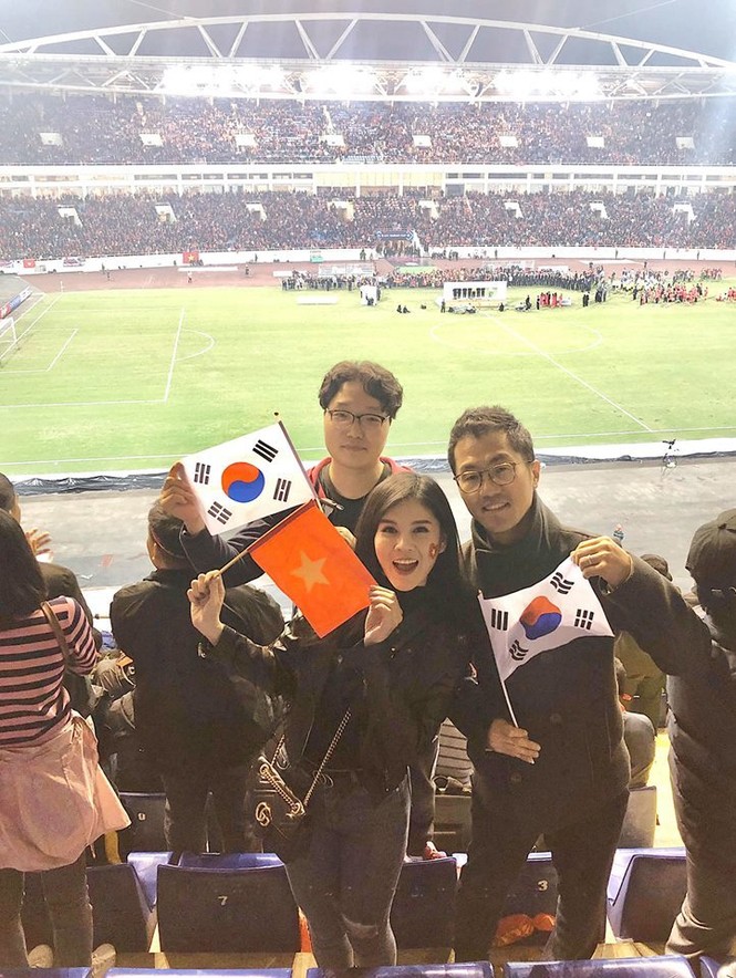 Trò chuyện với nữ MC Thể thao Việt hot nhất AFF Cup 2018 lên báo Hàn - ảnh 1