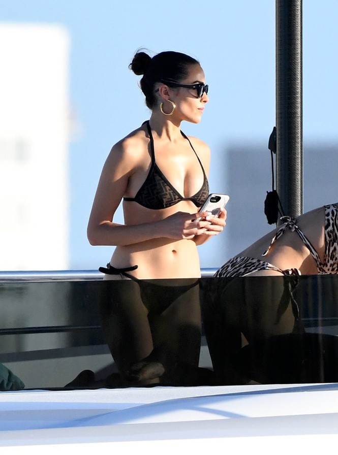 Hoa hậu Hoàn vũ Olivia Culpo gợi cảm hút mắt với bikini - ảnh 9