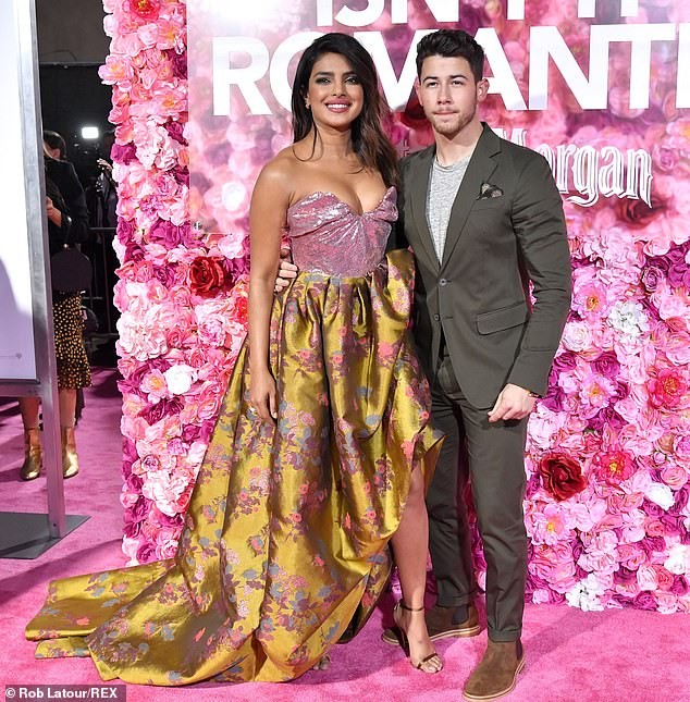 Hoa hậu thế giới Priyanka Chopra gợi cảm bên chồng kém 10 tuổi - ảnh 3