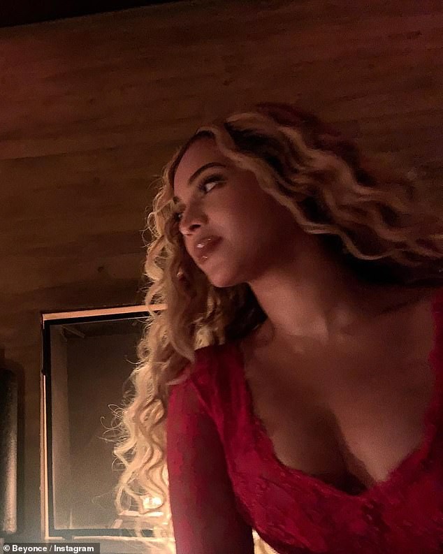 Beyonce khoe ảnh đón Valentine nóng 'bỏng mắt' - ảnh 2