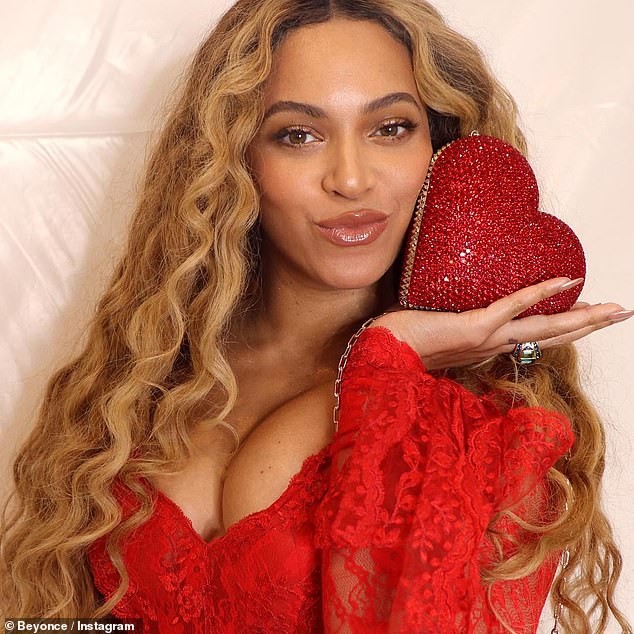 Beyonce khoe ảnh đón Valentine nóng 'bỏng mắt' - ảnh 5