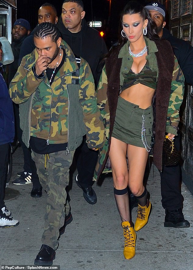 Bella Hadid diện crop top gợi cảm táo bạo bất chấp giá lạnh - ảnh 6