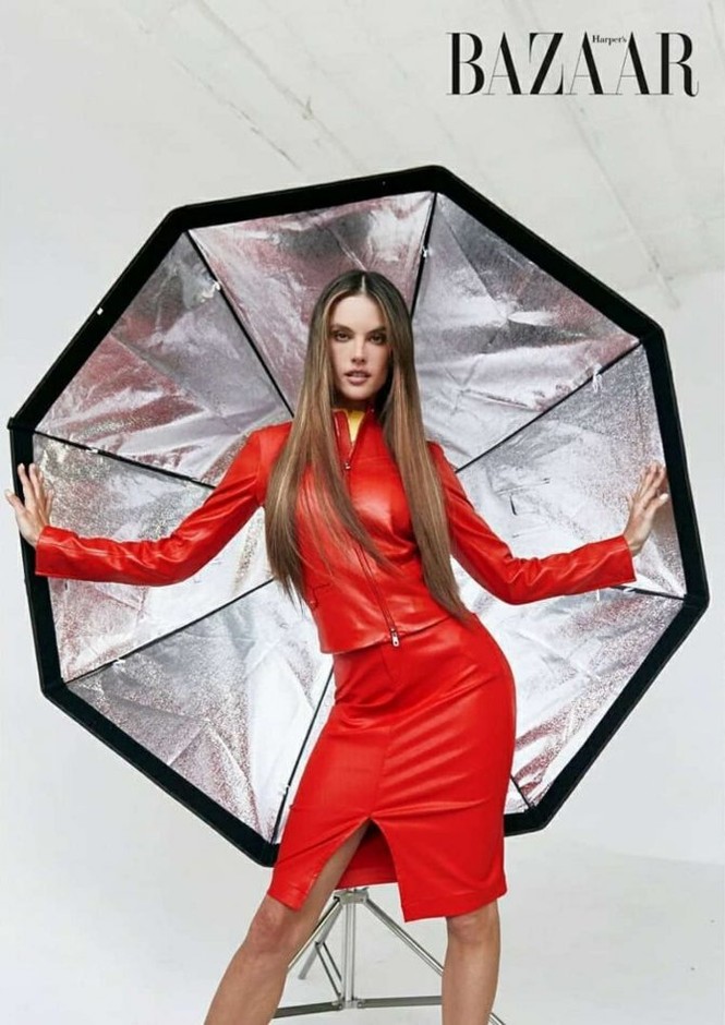 Chân dài đắt giá Alessandra Ambrosio khoe dáng trên tạp chí Việt Nam - ảnh 3