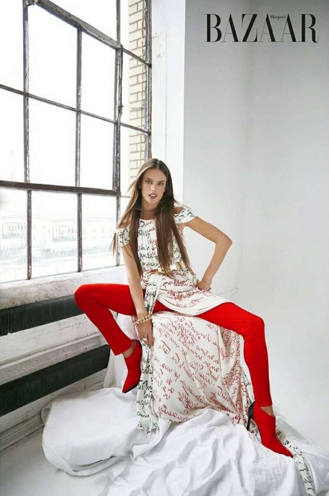 Chân dài đắt giá Alessandra Ambrosio khoe dáng trên tạp chí Việt Nam - ảnh 8