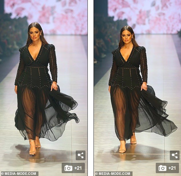 Siêu mẫu ngoại cỡ Ashley Graham phô dáng cực quyến rũ trên sàn catwalk - ảnh 7