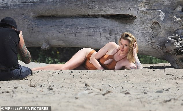 Mỹ nhân Ireland Baldwin ngọt ngào nóng bỏng khó rời mắt với áo tắm - ảnh 5