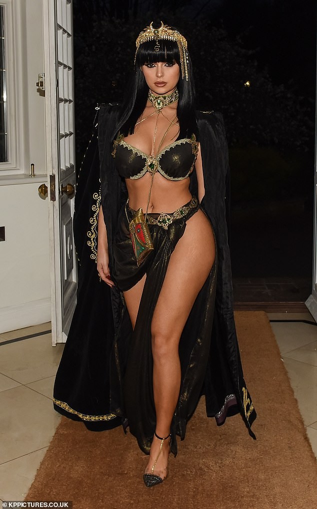 Demi Rose khoe đường cong 'bỏng rẫy' với tạo hình nữ hoàng Cleopatra - ảnh 10