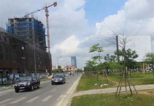 Nhiều chuyên gia khuyên Huế nhận bức tượng 'Người đàn ông cúi đầu' - ảnh 2