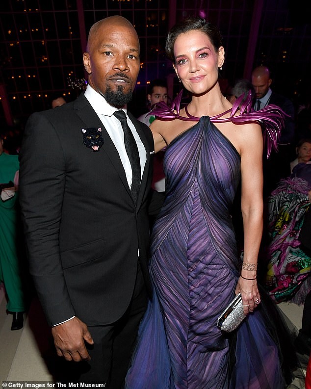 Katie Holmes lần đầu công khai tình cảm bên Jamie Foxx tại sự kiện lớn - ảnh 7