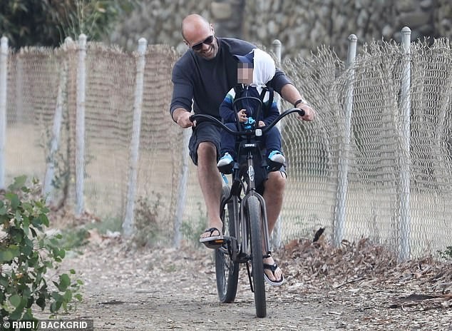 'Người vận chuyển' Jason Statham hạnh phúc bên bạn gái siêu mẫu - ảnh 2
