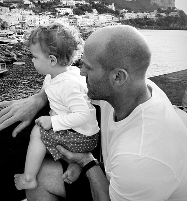 'Người vận chuyển' Jason Statham hạnh phúc bên bạn gái siêu mẫu - ảnh 7