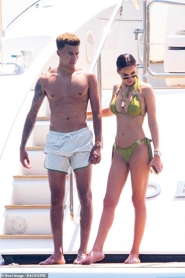 Nàng mẫu Ruby Mae mặc bikini gợi cảm đi ăn trưa với tiền vệ Dele Alli - ảnh 9