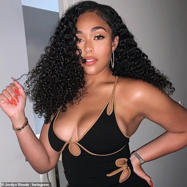 Người mẫu ngoại cỡ Jordyn Woods nảy nở gây 'chao đảo' - ảnh 1