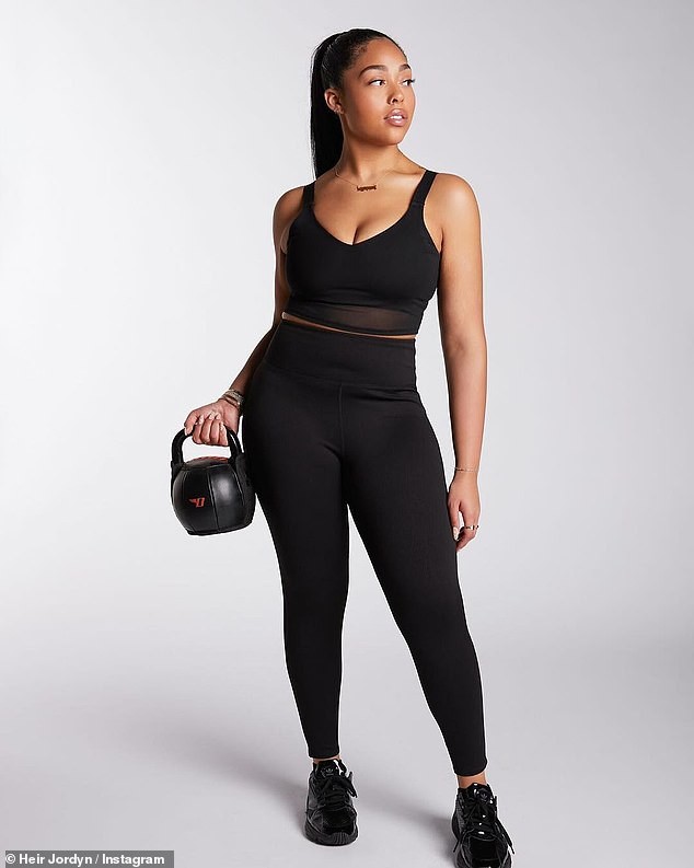 Người mẫu ngoại cỡ Jordyn Woods nảy nở gây 'chao đảo' - ảnh 4