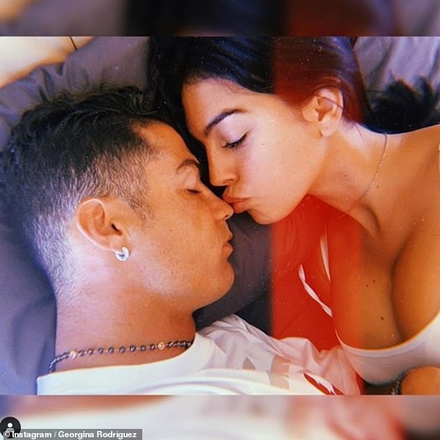Bạn gái siêu mẫu nóng bỏng bên Cristiano Ronaldo đi nhận giải Huyền thoại Marca - ảnh 8