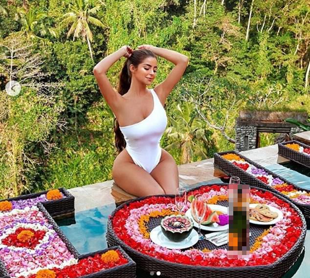 'Kim Kardashian nước Anh' khoe đường cong 'nảy lửa' khiến quý ông chao đảo - ảnh 3