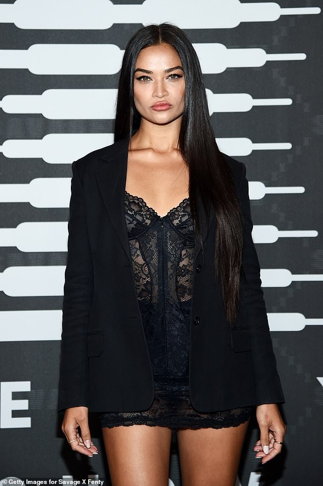 Siêu mẫu Úc Shanina Shaik khoe dáng săn chắc nóng bỏng với váy ren ngắn - ảnh 7