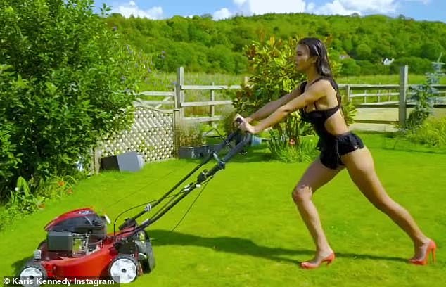 Người mẫu 9x phô ngực căng tràn sức sống với nội y - ảnh 11