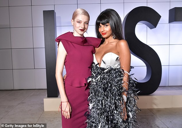 Jameela Jamil hở bạo, lộ gần trọn vòng 1 đi sự kiện gây choáng - ảnh 5