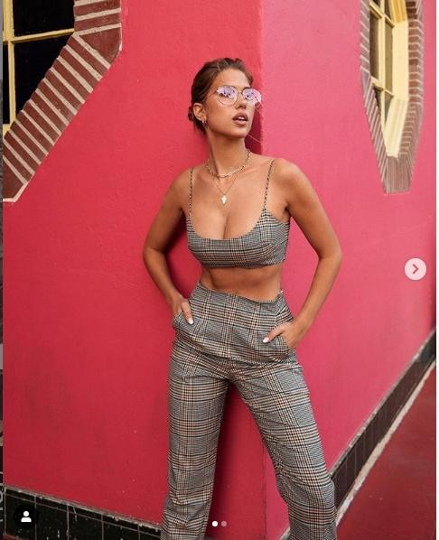 Kara Del Toro liên tục tung ảnh khoe ngực đầy 'bỏng mắt' - ảnh 2