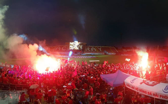 Hải Phòng: Cờ hoa rợp trời trước trận tứ kết Olympic Việt Nam - Syria - ảnh 13