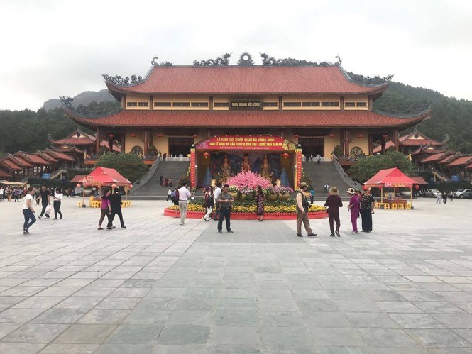 Chùm ảnh chùa Ba Vàng vắng khách sau