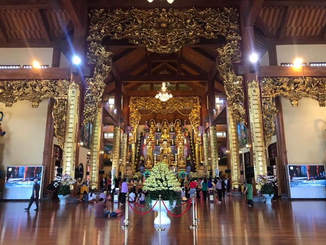 Chùm ảnh chùa Ba Vàng vắng khách sau
