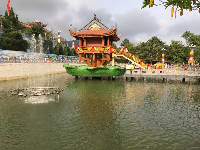 Chùm ảnh chùa Ba Vàng vắng khách sau